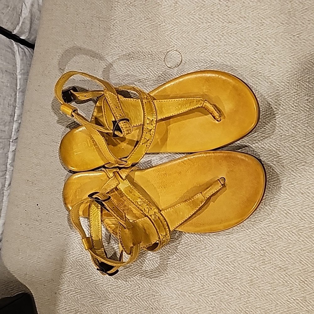 Sandals - Picture 2 of 4